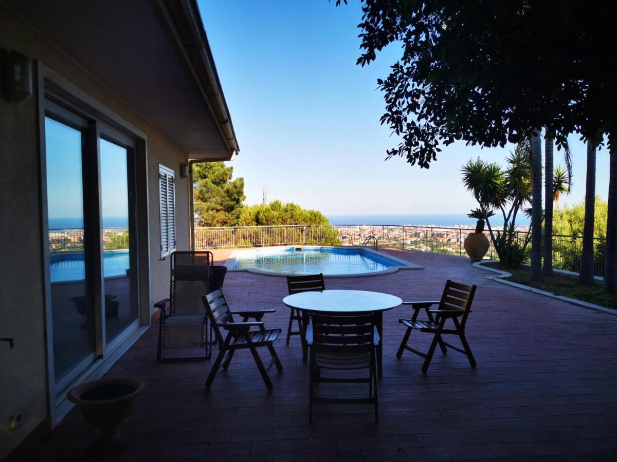 Holiday Flower Villa Panoramica Sul Golfo Di Catania Мистербьянко Экстерьер фото