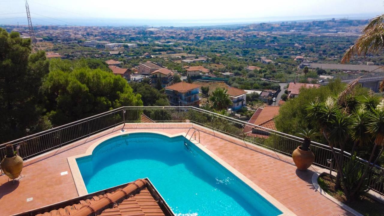 Holiday Flower Villa Panoramica Sul Golfo Di Catania Мистербьянко Экстерьер фото