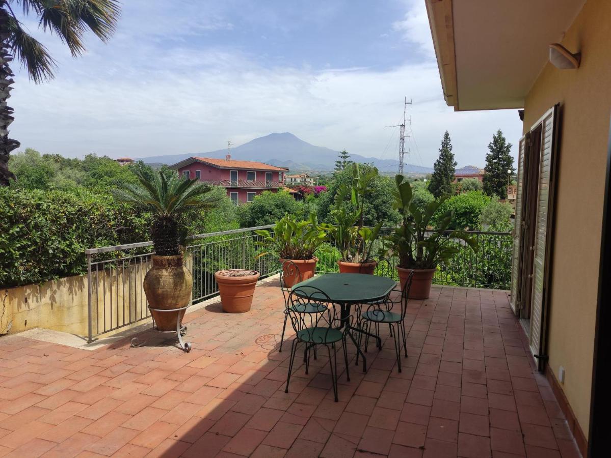 Holiday Flower Villa Panoramica Sul Golfo Di Catania Мистербьянко Экстерьер фото