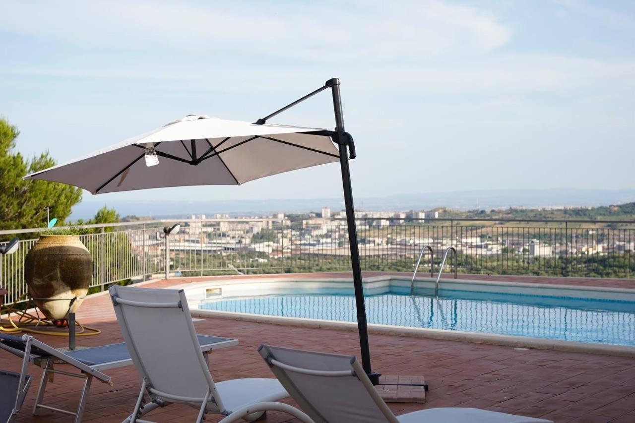 Holiday Flower Villa Panoramica Sul Golfo Di Catania Мистербьянко Экстерьер фото